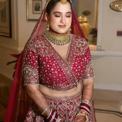 A bridal look made of dreams and simplicity. This bride is wearing a classic red lehenga, and we paired it with a soft brown smokey eye and a warm nude lip. The focus is on her radiant skin and the overall harmony of the look.