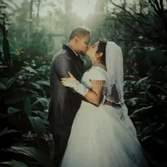 The quiet intimacy of a kiss, framed by nature. This image is a perfect example of how I capture romance in its purest form, creating a beautiful and private memory for you to cherish forever.