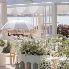For this Anand Karaj by Lake Pichola, we used an all-white theme with baby's breath flowers and elegant umbrellas to create a serene, dream-like atmosphere.