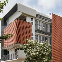 The completed 'House Belaku' ('House of Light'), where the brick jali screen wraps around the building. This screen provides privacy and filters the harsh sun, creating a comfortable and well-lit environment inside.
