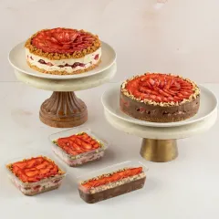 Our Kunafa-Strawberry collection comes in several delicious variations. Whether you prefer Biscoff, Hazelnut, or Pistachio, there's a crunchy, creamy Kunafa dessert for you.