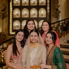 A happy portrait of the bride with her bride tribe!