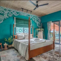 This dark green Roman blind offers a strong contrast against the teal walls. I make sure the mechanism is smooth and the fit is exact to the window frame for a professional finish.