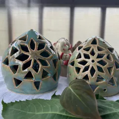 These beautiful turquoise tea light holders add a touch of elegance to any festive decor. They also make wonderful handmade gifts.