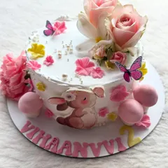 A close-up of the adorable bunny and floral cake for Vihaanvi.
