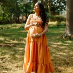 Soaking in the warm sunlight and the pure bliss of this moment. For solo maternity sessions, I look for that perfect natural light that highlights your beautiful pregnancy glow.
