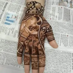 A single-hand portrait design, perfect for a family member or for festivals. This shows a detailed figure of a woman in traditional attire, showcasing my ability to create beautiful portraits on a smaller scale.