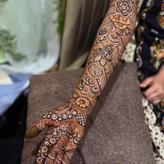 The full view of this floral mehendi design. The pattern is dense and rich, perfect for a bride who loves a statement look.