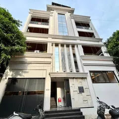 A beautiful modern home in Kanpur, now fully powered by a Loom Solar hybrid system. Our installations are designed to be effective without compromising the aesthetics of your property.