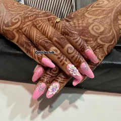 Pink perfection for a special day. These almond-shaped extensions feature a lovely pink base, accented with 3D flowers and carefully placed rhinestones for a touch of elegance and texture.