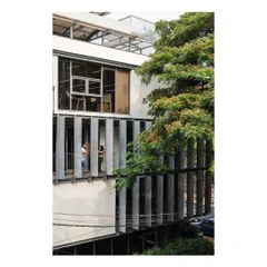 The staggered balconies create opportunities for informal interaction and provide employees with a direct connection to the outdoors. The vertical concrete fins offer privacy and solar shading without obstructing the views of the surrounding trees.