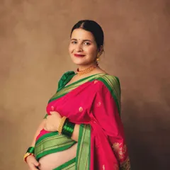 There is a special kind of grace in celebrating motherhood with tradition. I work with you to style these sessions, like this beautiful Maharashtrian look, to create portraits that are both timeless and deeply personal.