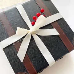 This black and brown leatherette trunk is one of my most popular luxury packaging options, perfect for creating a high-end feel for any occasion.