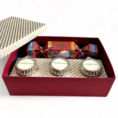 A closer look at the contents of our 'Aatash' gift box. The diyas are filled with temple flower scented wax, and the box itself is a beautiful keepsake.