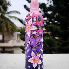 This floral bottle was a completely spontaneous creation. I just let the brush flow, and this design with a pink and purple gradient background emerged. The white flowers have delicate 3D details.