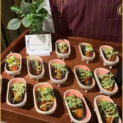 We believe in service with a touch of whimsy. Our Mini Charcoal Tacos are served in charming miniature bathtubs, a presentation that is not only memorable but also a perfect conversation starter for your corporate event.