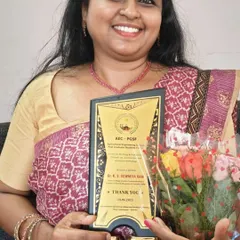 A happy moment receiving a token of appreciation at Tamil Nadu Agricultural University. I know a session went well when I'm bombarded with questions and the conversation becomes lively and personal.