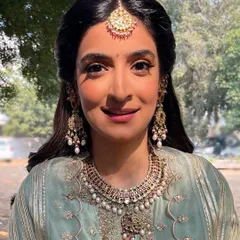 A fresh and radiant mehendi makeup look. I focused on creating rosy cheeks and a bright, healthy complexion that glows in the daylight. The look is completed with a simple bindi and traditional jewellery, perfect for a daytime wedding event.