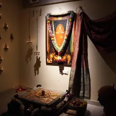 Our space is consecrated with the presence of the Devi Avigna Yantra. The atmosphere is alive with a certain grace, making every practice and moment of stillness a profound experience.
