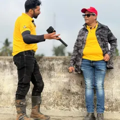 Discussing history with the Commissioner on top of one of Kempegowda's forts. These rides are interactive history lessons on two wheels.