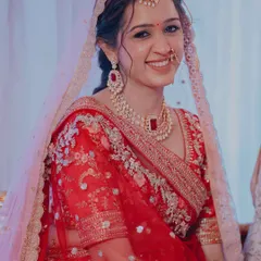 My gorgeous bride Twinkle wanted a luminous, fairytale look. We achieved this with shimmering eyelids, highlighted cheeks, a bold lip, and a dreamy floral braid.