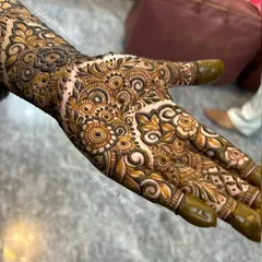 The beautiful palm design for engagement bride Zoya. The pattern is dense with roses and swirls, creating a rich and celebratory look.