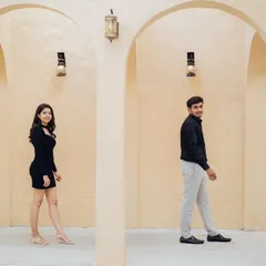 Sometimes, simplicity is the most elegant. For this couple's photoshoot, we used a minimalist arched hallway to create a clean, modern, and sophisticated look. This style is perfect for capturing candid, natural interactions.