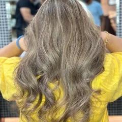 A perfect example of ash blonde highlights on Indian hair. I carefully place each foil to create this beautiful, multi-dimensional effect that looks both modern and sophisticated. The cool tones blend seamlessly for a high-end finish.