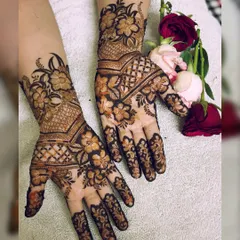 A gorgeous floral design with a mix of bold flowers and delicate net patterns on the back of the hand.