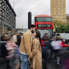 A moment of stillness amid the London rush. For this pre-wedding shoot, we styled the couple in coordinated trench coats, using earthy, wabi-sabi inspired tones to create a look that felt both timeless and perfectly at home against the iconic backdrop of the city.