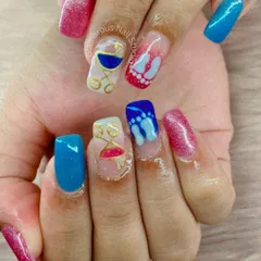 A fun and quirky vacation-themed set, this design includes hand-painted cocktails, footprints in the sand, and bright, cheerful colors.
