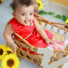 A cheeky and adorable expression from this six-month-old. These sitter sessions are perfect for capturing those emerging personalities and playful moments.