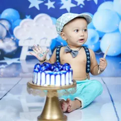 And the smashing begins! Capturing the curiosity and joy as a baby dives into their first birthday cake is one of my favorite parts of the job.