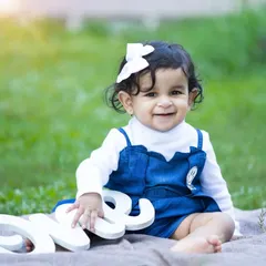 Such a happy smile for her first birthday portrait. I aim to capture genuine expressions by creating a comfortable and playful environment during our outdoor baby photoshoots.