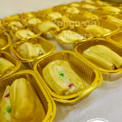 An innovative dessert, our Jackfruit Sandwich. This unique creation features ripe jackfruit with a sweet filling, packed in convenient single-serving containers for events.