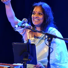 A moment of expressive singing during the 'HSV Namana' tribute concert. Performing on stage allows for a different kind of energy and connection with a larger audience.