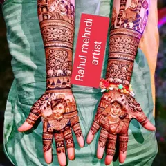 This design features detailed portraits of the bride and groom on the palms, surrounded by traditional patterns and baraat scenes on the arms.