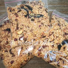 My authentic Memon Chivda, packed and ready for you to enjoy. This crunchy, savoury mixture is a perfect snack for any time of day.