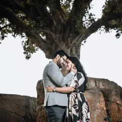 An intimate moment shared under the canopy of a majestic tree. I focus on capturing the quiet, powerful connection between two people, using nature's beauty to frame their love story in an artistic and soulful way.