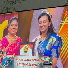 Receiving the winner's certificate on the Suvarna Super Star stage. It was an honor to have my homemade food appreciated on such a big platform.