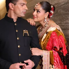 An intimate moment between Bipasha Basu and Karan Singh Grover. Beyond the red carpet, we focus on capturing the genuine emotions that make private celebrations unforgettable.