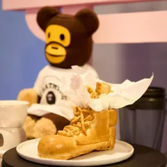 A playful nod to streetwear culture at the Ajio Luxe Café. We created this bread baked in the shape of a sneaker, served with a side of fondue for dipping. It’s a fun, interactive dish that gets people talking.