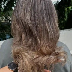 A shot from the back, showing the full effect of the "Vanilla Butter Cream" color and the layered cut.