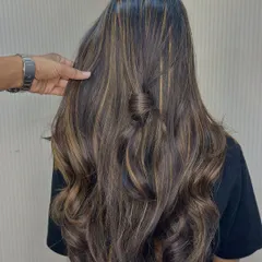 A closer look at the details in a balayage. We styled it with a simple knot to show how the colors weave together, creating a beautiful, textured effect.
