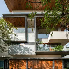The Timber Edge facade is a composition of projecting and receding volumes, including a prominent cantilevered balcony. This structural play adds depth and dynamism to the building's exterior.