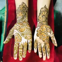 A matching set of Arabic-style designs for both hands. This is a popular choice for guests who want a full look that isn't as heavy as bridal mehndi.