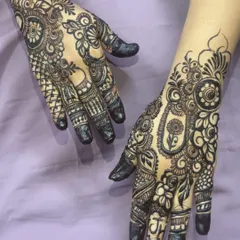 A classic Pakistani henna design, known for its very fine, intricate lines and dense patterns. The black henna makes the details pop.