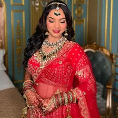 The complete bridal look for Pragati. We paired a traditional red outfit with classic makeup, focusing on defined eyes and a radiant complexion.