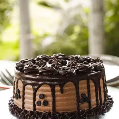 A close-up of our decadent chocolate drip cake. The rich frosting, moist cake, and beautiful finish make it the perfect centerpiece for any birthday or anniversary. It’s pure indulgence, made the Justbe way.