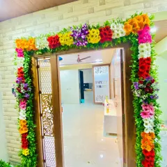 A full floral frame around the main door, decorated with a rainbow of fresh gerberas and lush greenery. This type of entrance decoration instantly sets a celebratory mood for anyone visiting your home.